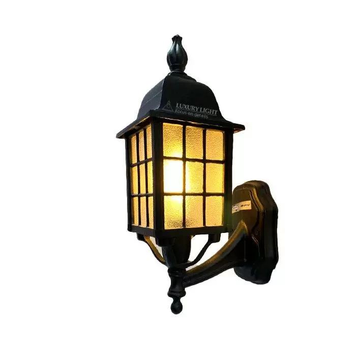 چراغ محوطه دیواری شب‌تاب