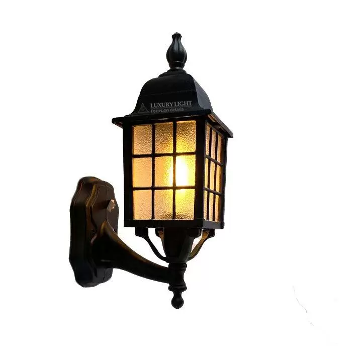 چراغ محوطه دیواری شب‌تاب